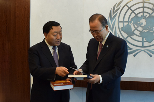 联合国秘书长潘基文在纽约联合国总部会见中国国家电网公司刘振亚董事长
